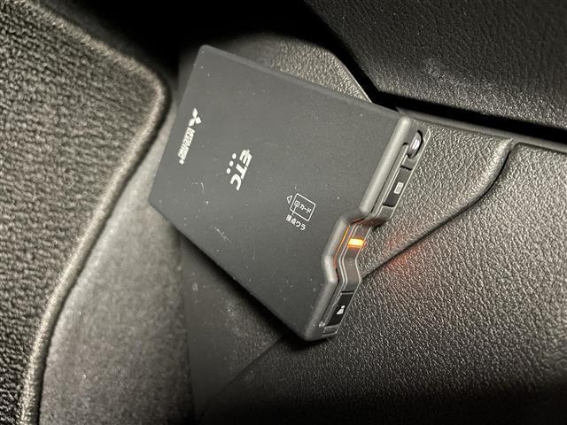 ノート Ｓ　ＦＯＵＲ　純正ナビ　全方位カメラ　ＥＴＣ　シートヒーター　ブラインドスポットモニター　デジタルインナーミラー　衝突被害軽減システム　コーナーセンサー　横滑り防止装置　オートハロゲンライト　ハンドルヒーター（4枚目）