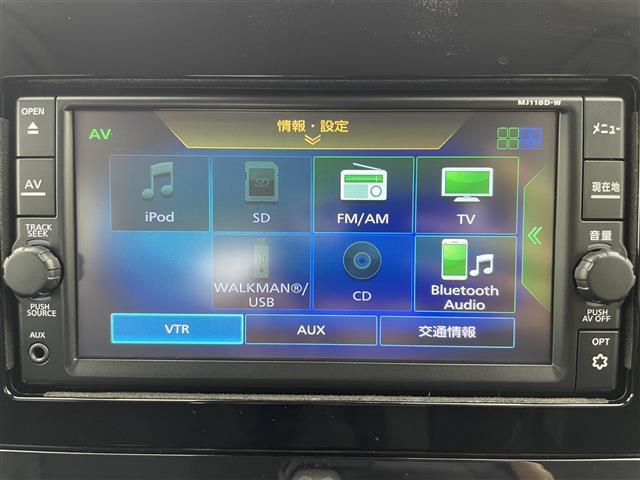 ノート Ｓ　ＦＯＵＲ　純正ナビ　全方位カメラ　ＥＴＣ　シートヒーター　ブラインドスポットモニター　デジタルインナーミラー　衝突被害軽減システム　コーナーセンサー　横滑り防止装置　オートハロゲンライト　ハンドルヒーター（6枚目）