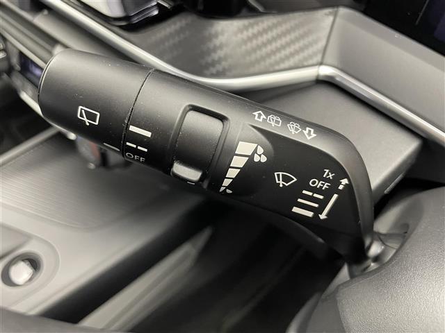 ノート Ｓ　ＦＯＵＲ　純正ナビ　全方位カメラ　ＥＴＣ　シートヒーター　ブラインドスポットモニター　デジタルインナーミラー　衝突被害軽減システム　コーナーセンサー　横滑り防止装置　オートハロゲンライト　ハンドルヒーター（11枚目）