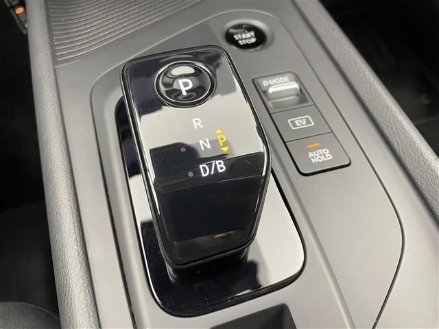 ノート Ｓ　ＦＯＵＲ　純正ナビ　全方位カメラ　ＥＴＣ　シートヒーター　ブラインドスポットモニター　デジタルインナーミラー　衝突被害軽減システム　コーナーセンサー　横滑り防止装置　オートハロゲンライト　ハンドルヒーター（18枚目）