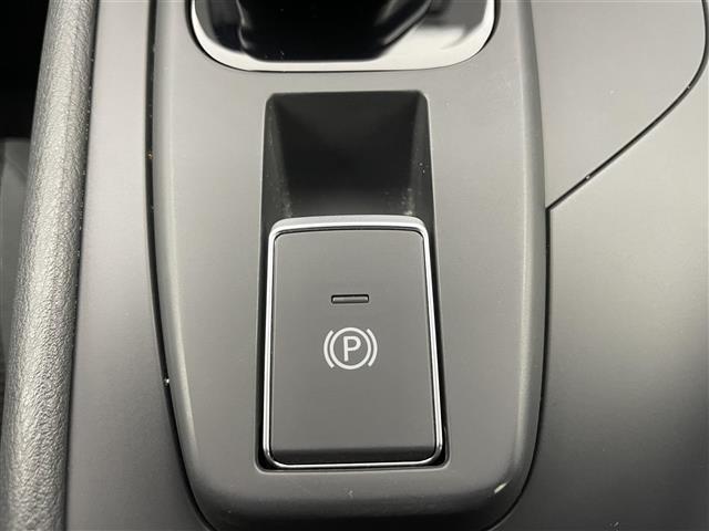 ノート Ｓ　ＦＯＵＲ　純正ナビ　全方位カメラ　ＥＴＣ　シートヒーター　ブラインドスポットモニター　デジタルインナーミラー　衝突被害軽減システム　コーナーセンサー　横滑り防止装置　オートハロゲンライト　ハンドルヒーター（20枚目）