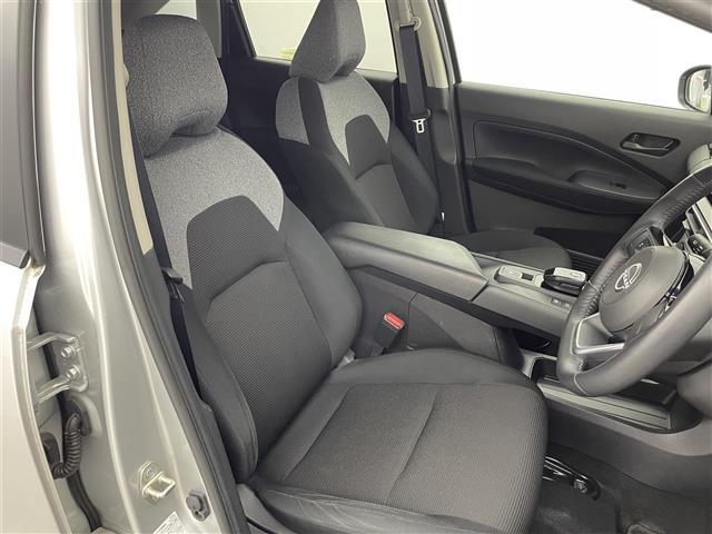 ノート Ｓ　ＦＯＵＲ　純正ナビ　全方位カメラ　ＥＴＣ　シートヒーター　ブラインドスポットモニター　デジタルインナーミラー　衝突被害軽減システム　コーナーセンサー　横滑り防止装置　オートハロゲンライト　ハンドルヒーター（24枚目）