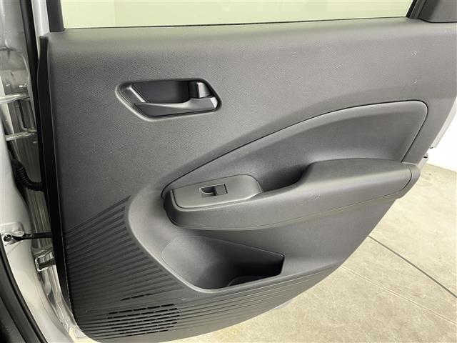 ノート Ｓ　ＦＯＵＲ　純正ナビ　全方位カメラ　ＥＴＣ　シートヒーター　ブラインドスポットモニター　デジタルインナーミラー　衝突被害軽減システム　コーナーセンサー　横滑り防止装置　オートハロゲンライト　ハンドルヒーター（29枚目）