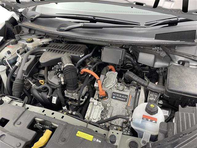 ノート Ｓ　ＦＯＵＲ　純正ナビ　全方位カメラ　ＥＴＣ　シートヒーター　ブラインドスポットモニター　デジタルインナーミラー　衝突被害軽減システム　コーナーセンサー　横滑り防止装置　オートハロゲンライト　ハンドルヒーター（40枚目）