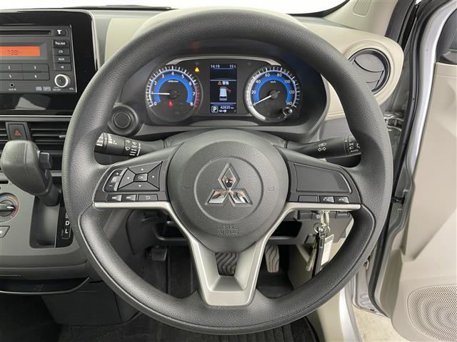 ｅＫワゴン Ｍ　カーオーディオ　ラジオ／ＣＤ／ＡＵＸ　衝突被害軽減ブレーキ　コーナーセンサー前後　横滑り防止装置　ＡＢＳ　シートヒーター　リモコンキー　社外フロアマット　ベンチシート　アイドリングストップ　ドアバイザ（2枚目）