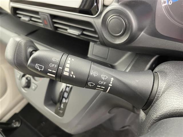 ｅＫワゴン Ｍ　カーオーディオ　ラジオ／ＣＤ／ＡＵＸ　衝突被害軽減ブレーキ　コーナーセンサー前後　横滑り防止装置　ＡＢＳ　シートヒーター　リモコンキー　社外フロアマット　ベンチシート　アイドリングストップ　ドアバイザ（6枚目）