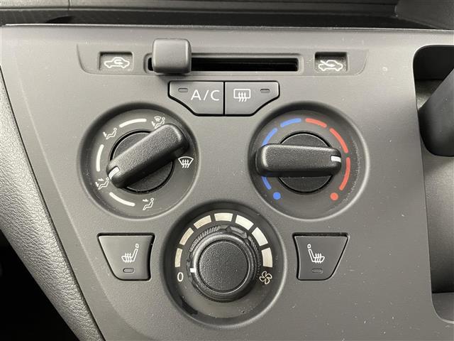 ｅＫワゴン Ｍ　カーオーディオ　ラジオ／ＣＤ／ＡＵＸ　衝突被害軽減ブレーキ　コーナーセンサー前後　横滑り防止装置　ＡＢＳ　シートヒーター　リモコンキー　社外フロアマット　ベンチシート　アイドリングストップ　ドアバイザ（11枚目）