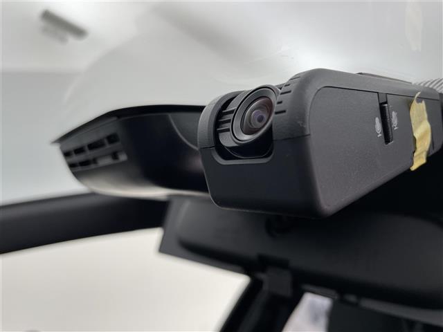 ヤリス ハイブリッドＺ　純正ディスプレイオーディオ　全方位カメラ　ドライブレコーダー　ＥＴＣ　シートヒーター　ハンドルヒーター　ブラインドスポットモニター　トヨタセーフティセンス　コーナーセンサー　モデリスタアルミホイール（3枚目）