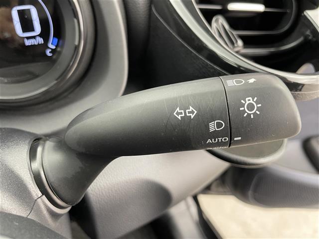 ヤリス ハイブリッドＺ　純正ディスプレイオーディオ　全方位カメラ　ドライブレコーダー　ＥＴＣ　シートヒーター　ハンドルヒーター　ブラインドスポットモニター　トヨタセーフティセンス　コーナーセンサー　モデリスタアルミホイール（12枚目）