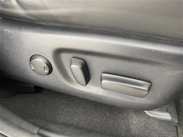 ハリアー エレガンス　純正ナビ　フルセグＴＶ　バックカメラ　オートＬＥＤヘッドライト　横滑り防止装置　カーテンエアバッグ　ハーフレザーシート　運転席パワーシート　ＥＴＣ　スマートキー×２　プッシュスタート　社外フロアマット（16枚目）