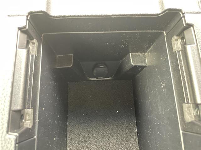 ハリアー エレガンス　純正ナビ　フルセグＴＶ　バックカメラ　オートＬＥＤヘッドライト　横滑り防止装置　カーテンエアバッグ　ハーフレザーシート　運転席パワーシート　ＥＴＣ　スマートキー×２　プッシュスタート　社外フロアマット（28枚目）