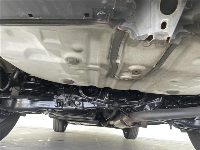 ハリアー エレガンス　純正ナビ　フルセグＴＶ　バックカメラ　オートＬＥＤヘッドライト　横滑り防止装置　カーテンエアバッグ　ハーフレザーシート　運転席パワーシート　ＥＴＣ　スマートキー×２　プッシュスタート　社外フロアマット（41枚目）