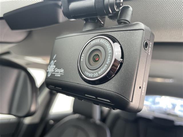 Ｘ１ ｘＤｒｉｖｅ　１８ｄ　４ＷＤ　ＨＤＤナビ（ＡＭ／ＦＭ／ＢＴ／ＣＤ／ＤＶＤ　バックカメラ　ヘッドアップディスプレイ　コーナーセンサー　前後　レーダークルーズコントロール　レーンキープアシスト　駐車標識自動作動　横滑り防止装置（3枚目）