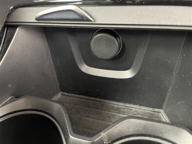 Ｘ１ ｘＤｒｉｖｅ　１８ｄ　４ＷＤ　ＨＤＤナビ（ＡＭ／ＦＭ／ＢＴ／ＣＤ／ＤＶＤ　バックカメラ　ヘッドアップディスプレイ　コーナーセンサー　前後　レーダークルーズコントロール　レーンキープアシスト　駐車標識自動作動　横滑り防止装置（19枚目）