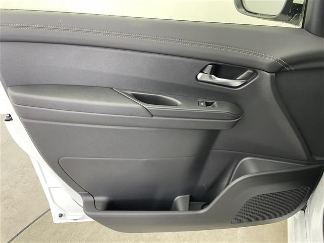 セレナ e-パワー ハイウェイスターV 純正12.3型ナビ 全方位カメラ 純正11型後席モニター プロパイロット ブラインドスポットモニター デジタルインナーミラー ETC コーナーセンサー 純正アルミホイール オートLEDライト 保証書(23枚目)