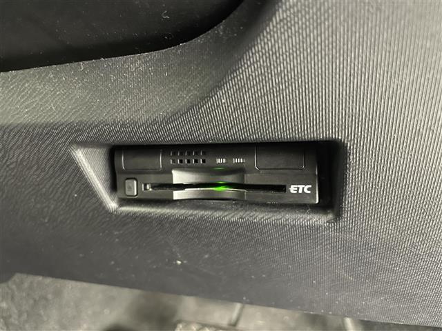 アクア Ｇ　ワンオーナー　純正ＳＤナビ（ＮＳＺＴ－Ｗ６４）（ＡＭ／ＦＭ／ＣＤ／ＤＶＤ／ＢＴ）　バックカメラ　衝突軽減システム　レーンキープアシスト　横滑り防止装置　盗難防止装置　ＥＴＣ　フロアマット純正（3枚目）