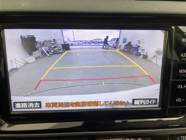 アクア Ｇ　ワンオーナー　純正ＳＤナビ（ＮＳＺＴ－Ｗ６４）（ＡＭ／ＦＭ／ＣＤ／ＤＶＤ／ＢＴ）　バックカメラ　衝突軽減システム　レーンキープアシスト　横滑り防止装置　盗難防止装置　ＥＴＣ　フロアマット純正（4枚目）