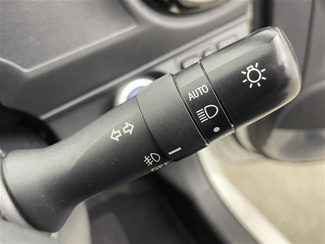 アクア Ｇ　ワンオーナー　純正ＳＤナビ（ＮＳＺＴ－Ｗ６４）（ＡＭ／ＦＭ／ＣＤ／ＤＶＤ／ＢＴ）　バックカメラ　衝突軽減システム　レーンキープアシスト　横滑り防止装置　盗難防止装置　ＥＴＣ　フロアマット純正（13枚目）