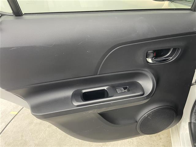 アクア Ｇ　ワンオーナー　純正ＳＤナビ（ＮＳＺＴ－Ｗ６４）（ＡＭ／ＦＭ／ＣＤ／ＤＶＤ／ＢＴ）　バックカメラ　衝突軽減システム　レーンキープアシスト　横滑り防止装置　盗難防止装置　ＥＴＣ　フロアマット純正（31枚目）