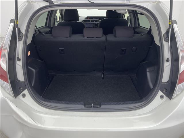 アクア Ｇ　ワンオーナー　純正ＳＤナビ（ＮＳＺＴ－Ｗ６４）（ＡＭ／ＦＭ／ＣＤ／ＤＶＤ／ＢＴ）　バックカメラ　衝突軽減システム　レーンキープアシスト　横滑り防止装置　盗難防止装置　ＥＴＣ　フロアマット純正（32枚目）