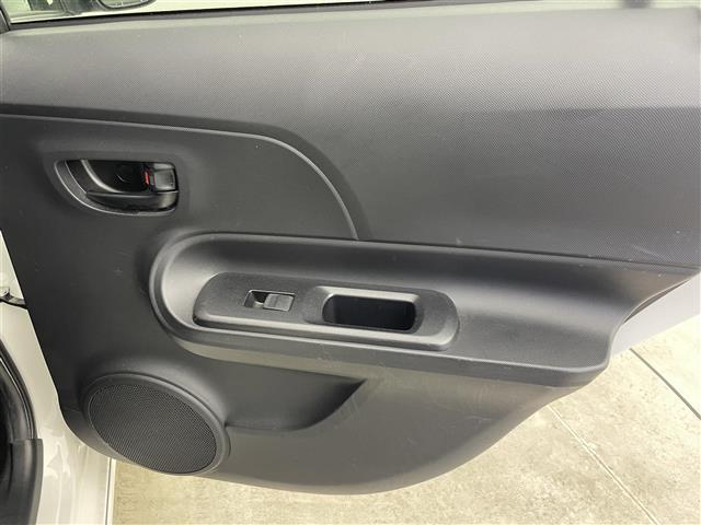 アクア Ｓスタイルブラック　社外ＳＤナビ（ＥＸ８Ｖ）（ＡＭ／ＦＭ／ＣＤ／ＤＶＤ／ＢＴ）フルセグＴＶ　バックカメラ　衝突軽減システム　レーンキープアシスト　横滑り防止装置　盗難防止装置　オートマチックハイビーム　ＥＴＣ　社外ＡＷ（29枚目）