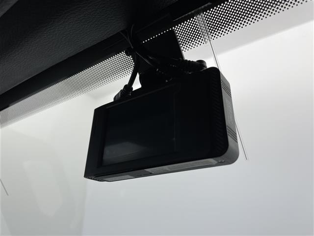 ジープ・ラングラーアンリミテッド サハラ　１オーナー　純正ナビ（ｂｌｕｅｔｏｏｔｈ　フルセグＴＶ）　バックカメラ　純正前後ドラレコ　黒革シート　シートヒーター　ＬＥＤ　フォグ　ＡＣＣ　自動緊急ブレーキ　ブラインドスポット　ヒーテッドステア（2枚目）