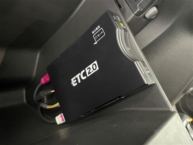 ジープ・ラングラーアンリミテッド サハラ　１オーナー　純正ナビ（ｂｌｕｅｔｏｏｔｈ　フルセグＴＶ）　バックカメラ　純正前後ドラレコ　黒革シート　シートヒーター　ＬＥＤ　フォグ　ＡＣＣ　自動緊急ブレーキ　ブラインドスポット　ヒーテッドステア（3枚目）