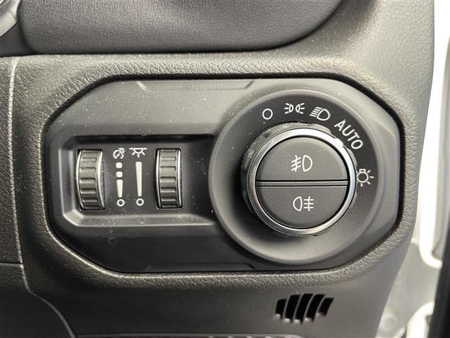 ジープ・ラングラーアンリミテッド サハラ　１オーナー　純正ナビ（ｂｌｕｅｔｏｏｔｈ　フルセグＴＶ）　バックカメラ　純正前後ドラレコ　黒革シート　シートヒーター　ＬＥＤ　フォグ　ＡＣＣ　自動緊急ブレーキ　ブラインドスポット　ヒーテッドステア（14枚目）