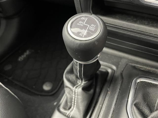 ジープ・ラングラーアンリミテッド サハラ　１オーナー　純正ナビ（ｂｌｕｅｔｏｏｔｈ　フルセグＴＶ）　バックカメラ　純正前後ドラレコ　黒革シート　シートヒーター　ＬＥＤ　フォグ　ＡＣＣ　自動緊急ブレーキ　ブラインドスポット　ヒーテッドステア（18枚目）