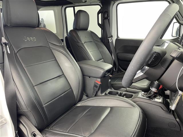 ジープ・ラングラーアンリミテッド サハラ　１オーナー　純正ナビ（ｂｌｕｅｔｏｏｔｈ　フルセグＴＶ）　バックカメラ　純正前後ドラレコ　黒革シート　シートヒーター　ＬＥＤ　フォグ　ＡＣＣ　自動緊急ブレーキ　ブラインドスポット　ヒーテッドステア（19枚目）