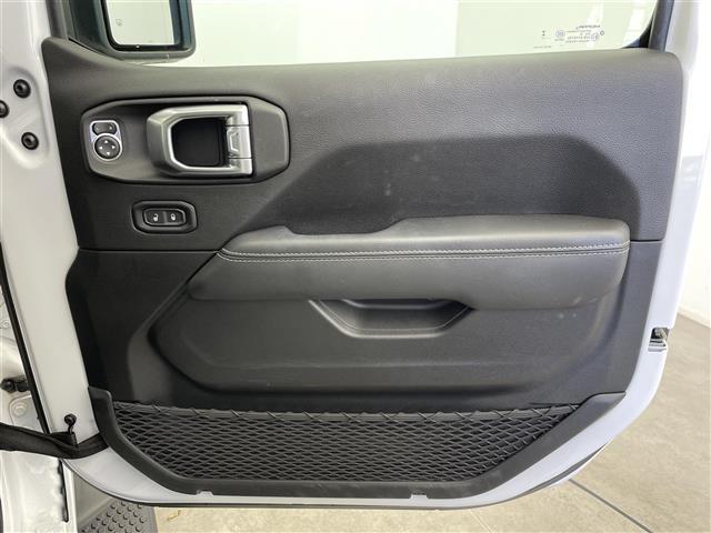 ジープ・ラングラーアンリミテッド サハラ　１オーナー　純正ナビ（ｂｌｕｅｔｏｏｔｈ　フルセグＴＶ）　バックカメラ　純正前後ドラレコ　黒革シート　シートヒーター　ＬＥＤ　フォグ　ＡＣＣ　自動緊急ブレーキ　ブラインドスポット　ヒーテッドステア（20枚目）