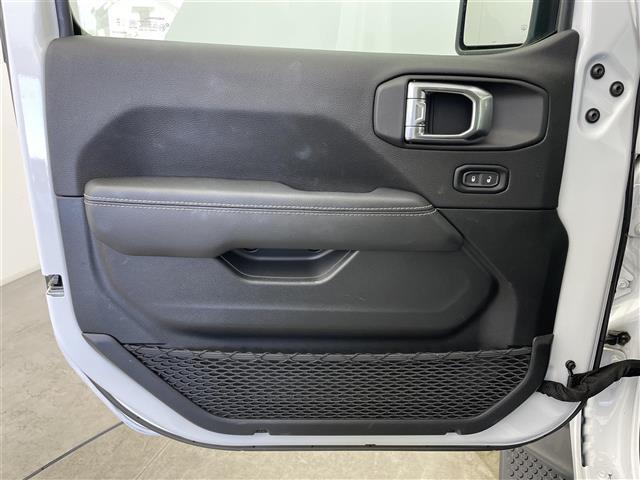 ジープ・ラングラーアンリミテッド サハラ　１オーナー　純正ナビ（ｂｌｕｅｔｏｏｔｈ　フルセグＴＶ）　バックカメラ　純正前後ドラレコ　黒革シート　シートヒーター　ＬＥＤ　フォグ　ＡＣＣ　自動緊急ブレーキ　ブラインドスポット　ヒーテッドステア（22枚目）