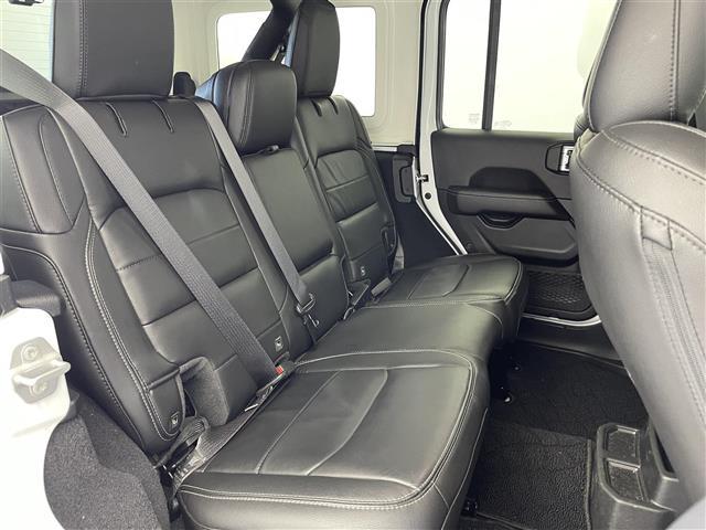 ジープ・ラングラーアンリミテッド サハラ　１オーナー　純正ナビ（ｂｌｕｅｔｏｏｔｈ　フルセグＴＶ）　バックカメラ　純正前後ドラレコ　黒革シート　シートヒーター　ＬＥＤ　フォグ　ＡＣＣ　自動緊急ブレーキ　ブラインドスポット　ヒーテッドステア（23枚目）