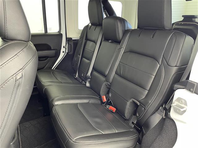 ジープ・ラングラーアンリミテッド サハラ　１オーナー　純正ナビ（ｂｌｕｅｔｏｏｔｈ　フルセグＴＶ）　バックカメラ　純正前後ドラレコ　黒革シート　シートヒーター　ＬＥＤ　フォグ　ＡＣＣ　自動緊急ブレーキ　ブラインドスポット　ヒーテッドステア（25枚目）