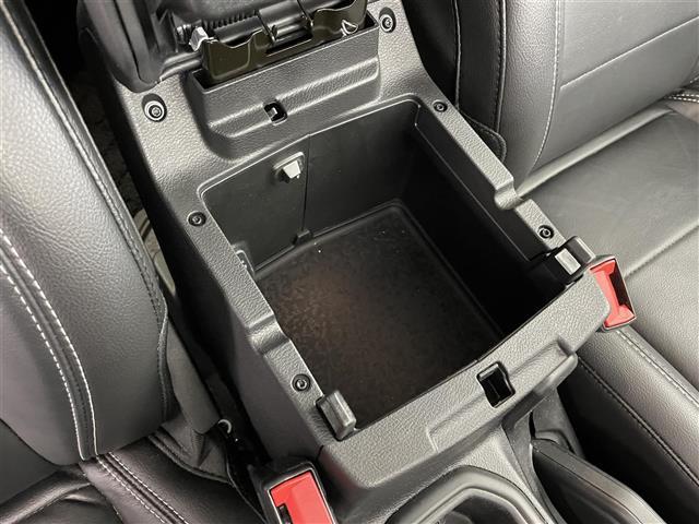 ジープ・ラングラーアンリミテッド サハラ　１オーナー　純正ナビ（ｂｌｕｅｔｏｏｔｈ　フルセグＴＶ）　バックカメラ　純正前後ドラレコ　黒革シート　シートヒーター　ＬＥＤ　フォグ　ＡＣＣ　自動緊急ブレーキ　ブラインドスポット　ヒーテッドステア（29枚目）