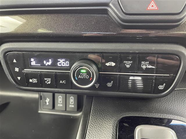 Ｎ－ＢＯＸカスタム Ｇ・Ｌホンダセンシング　純正ナビ　バックカメラ　ビルトインＥＴＣ　両側パワースライドドア　シートヒーター　衝突被害軽減システム　レーダークルーズコントロール　横滑り防止装置　純正アルミホイール　純正フロアマット　スマートキー（7枚目）