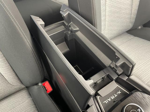 エクストレイル S e-4ORCE ワンオーナー 4WD 社外11型ディスプレイオーディオ HDMI 衝突軽減ブレーキ クルーズコントロール オートマチックハイビーム 標識認識機能 ボンネットバグガード サイドステップ シートヒーター(28枚目)