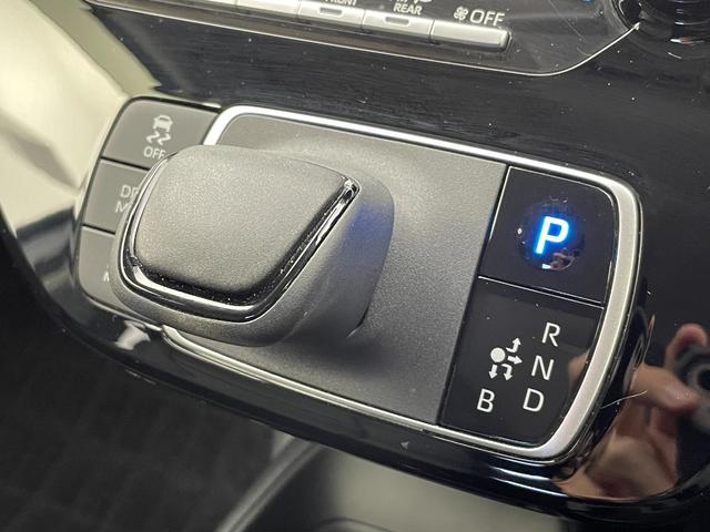 アクア Ｘ　純正ディスプレイオーディオ　パノラミックビューモニター　プリクラッシュセーフティ　レーダークルーズコントロール　レーンディパーチャーアラート　オートマチックハイビーム　ＬＥＤヘッドライト　ＡＣ１００Ｖ（17枚目）