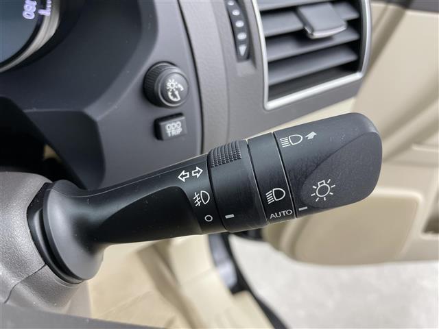 ランドクルーザープラド ＴＸ　Ｌパッケージ　マットブラックエディション　サンルーフ　純正ナビ　バックカメラ　レザーシート　パワーシート　シートヒーター　シートベンチレーション　衝突被害軽減システム　レーダークルーズコントロール　コーナーセンサー　純正アルミホイール　ＤＶＤ（10枚目）