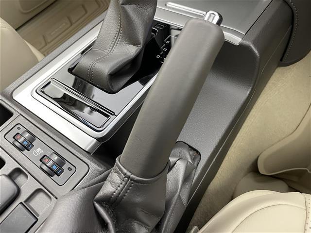 ランドクルーザープラド ＴＸ　Ｌパッケージ　マットブラックエディション　サンルーフ　純正ナビ　バックカメラ　レザーシート　パワーシート　シートヒーター　シートベンチレーション　衝突被害軽減システム　レーダークルーズコントロール　コーナーセンサー　純正アルミホイール　ＤＶＤ（19枚目）