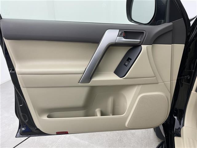 ランドクルーザープラド ＴＸ　Ｌパッケージ　マットブラックエディション　サンルーフ　純正ナビ　バックカメラ　レザーシート　パワーシート　シートヒーター　シートベンチレーション　衝突被害軽減システム　レーダークルーズコントロール　コーナーセンサー　純正アルミホイール　ＤＶＤ（24枚目）