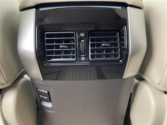 ランドクルーザープラド ＴＸ　Ｌパッケージ　マットブラックエディション　サンルーフ　純正ナビ　バックカメラ　レザーシート　パワーシート　シートヒーター　シートベンチレーション　衝突被害軽減システム　レーダークルーズコントロール　コーナーセンサー　純正アルミホイール　ＤＶＤ（26枚目）