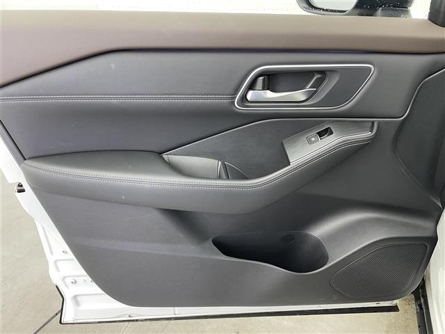 エクストレイル G e-4ORCE ☆メーカー12.3インチナビ☆AM/FM/Bluetooth☆フルセグTV☆アラウンドビューモニター☆プロパイロット☆パーキングアシスト☆衝突被害軽減ブレーキ☆踏み間違い衝突防止支援☆HUD☆BSM(26枚目)