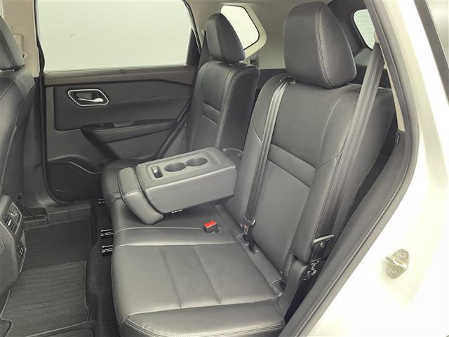 エクストレイル G e-4ORCE ☆メーカー12.3インチナビ☆AM/FM/Bluetooth☆フルセグTV☆アラウンドビューモニター☆プロパイロット☆パーキングアシスト☆衝突被害軽減ブレーキ☆踏み間違い衝突防止支援☆HUD☆BSM(30枚目)