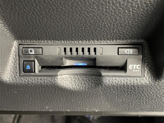 ヤリス ハイブリッドG 純正ナビ(フルセグTV bluetooth CarPlay) 全周囲カメラ ビルトインETC 純正AWサマータイヤセット積込み AC100V電源 LED ACC プリクラッシュ レーンキープ(3枚目)