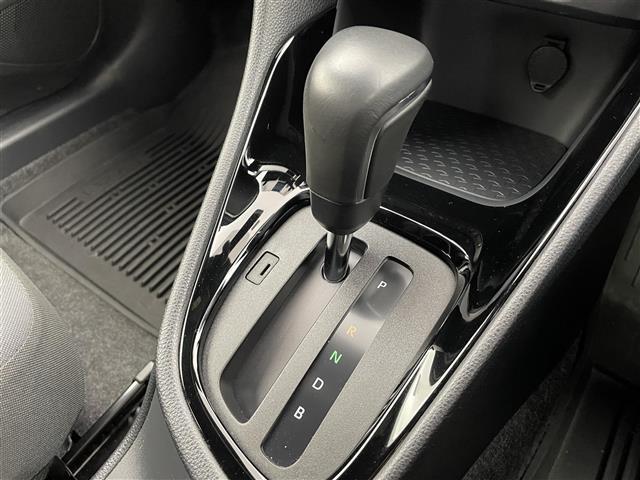 ヤリス ハイブリッドG 純正ナビ(フルセグTV bluetooth CarPlay) 全周囲カメラ ビルトインETC 純正AWサマータイヤセット積込み AC100V電源 LED ACC プリクラッシュ レーンキープ(19枚目)