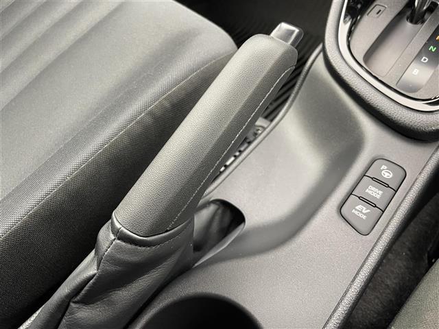 ヤリス ハイブリッドG 純正ナビ(フルセグTV bluetooth CarPlay) 全周囲カメラ ビルトインETC 純正AWサマータイヤセット積込み AC100V電源 LED ACC プリクラッシュ レーンキープ(20枚目)