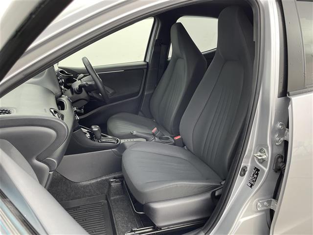 ヤリス ハイブリッドG 純正ナビ(フルセグTV bluetooth CarPlay) 全周囲カメラ ビルトインETC 純正AWサマータイヤセット積込み AC100V電源 LED ACC プリクラッシュ レーンキープ(25枚目)