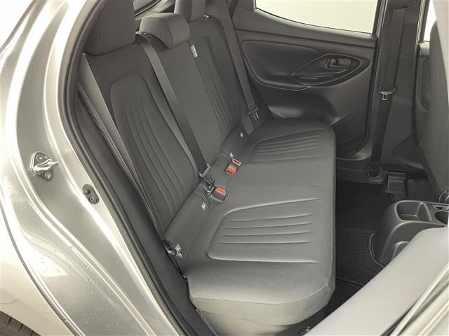 ヤリス ハイブリッドG 純正ナビ(フルセグTV bluetooth CarPlay) 全周囲カメラ ビルトインETC 純正AWサマータイヤセット積込み AC100V電源 LED ACC プリクラッシュ レーンキープ(27枚目)