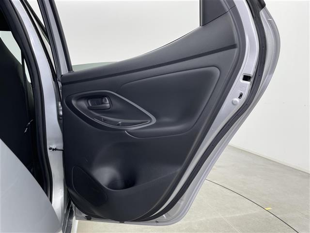 ヤリス ハイブリッドG 純正ナビ(フルセグTV bluetooth CarPlay) 全周囲カメラ ビルトインETC 純正AWサマータイヤセット積込み AC100V電源 LED ACC プリクラッシュ レーンキープ(28枚目)